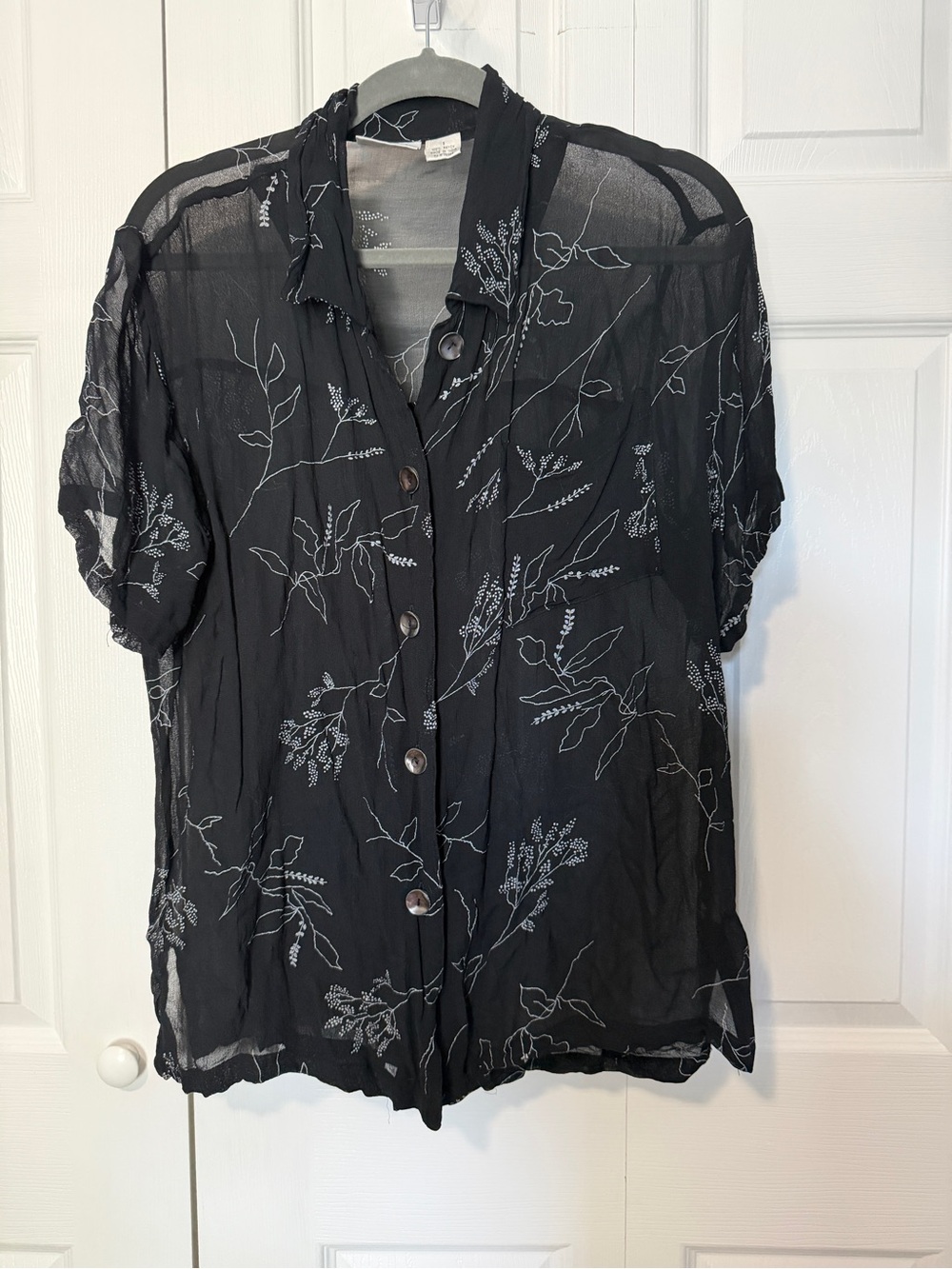 Chico’s Design Black Sheer Floral Button-Up Blouse Size 1 Rayon Lightweight Top